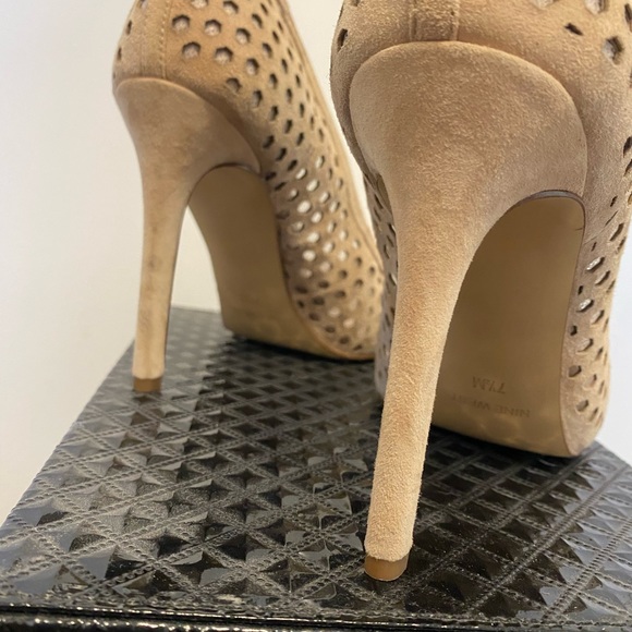 Lovely beige suede heels - Picture 7 of 7